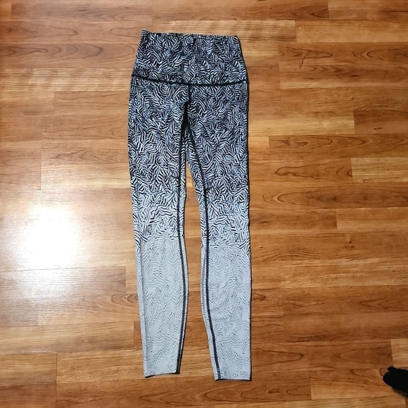 Lululemon Wunder Under HR size 4 - Picture 1 of 3